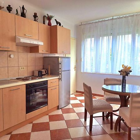 Sunny Center Apartment Split Quarto foto