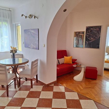 Sunny Center Apartment Split Quarto foto