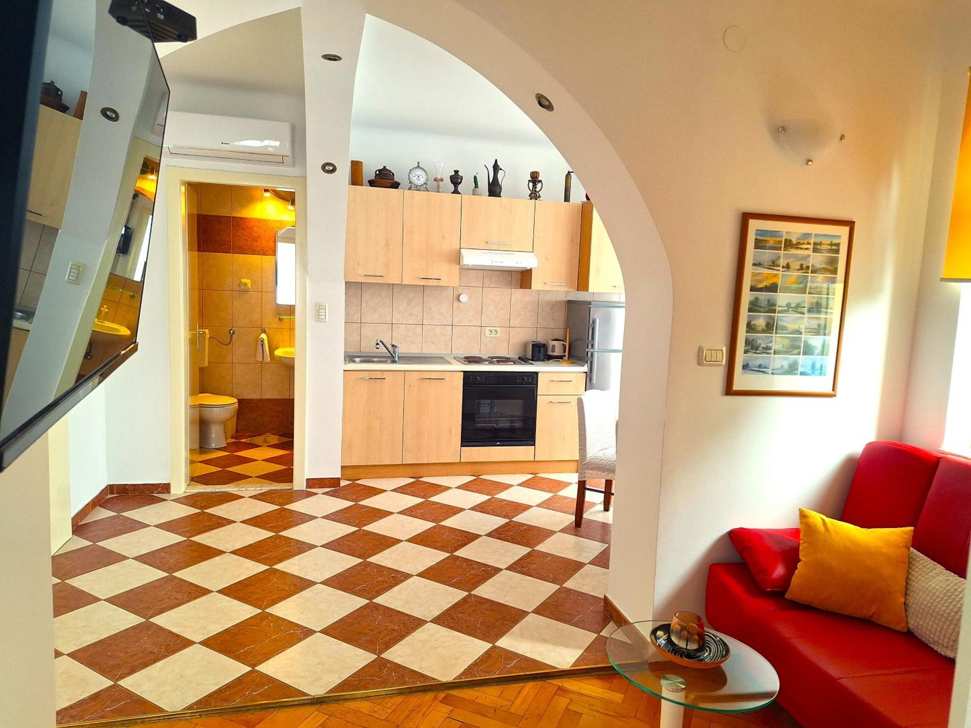 Sunny Center Apartment Split Quarto foto