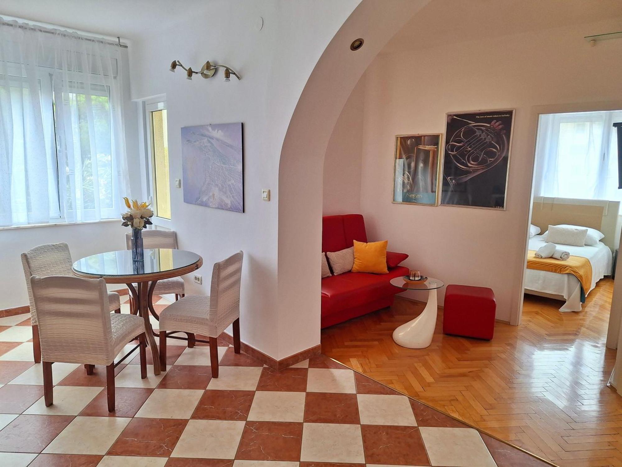 Sunny Center Apartment Split Quarto foto