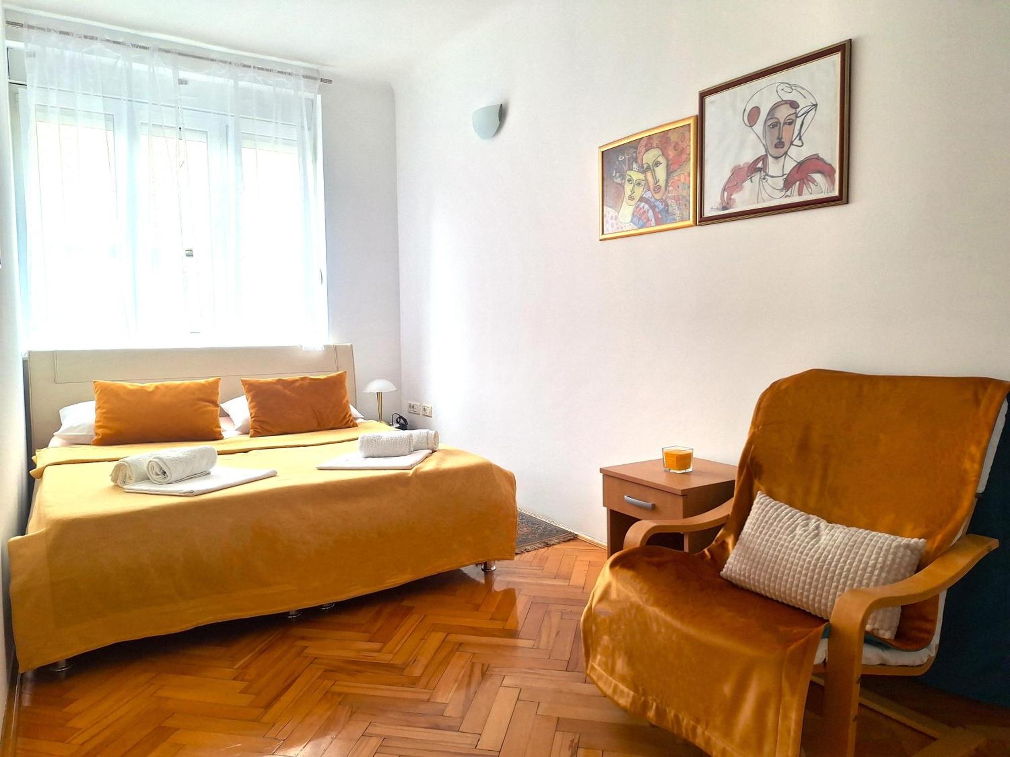 Sunny Center Apartment Split Quarto foto