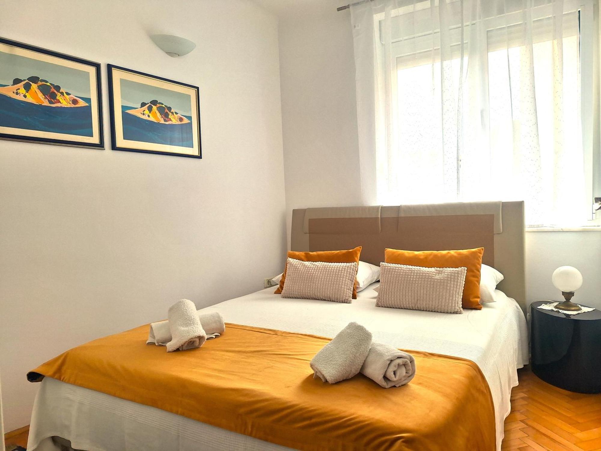 Sunny Center Apartment Split Quarto foto