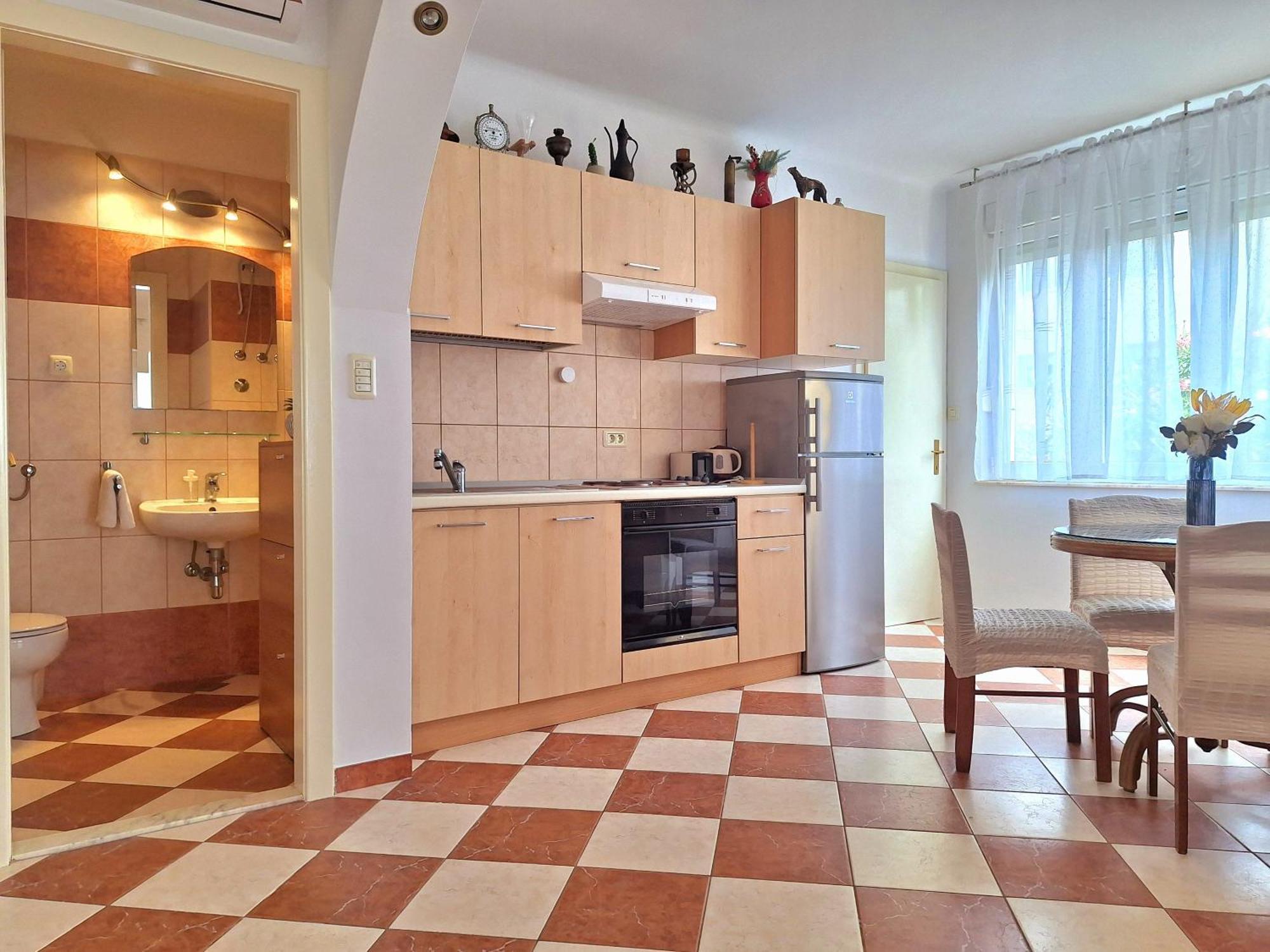 Sunny Center Apartment Split Quarto foto